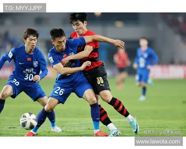 大阪钢花与札幌冈萨的激烈对决展现足球魅力与团队精神 大阪钢花与札幌冈萨的激烈对决展现足球魅力与团队精神