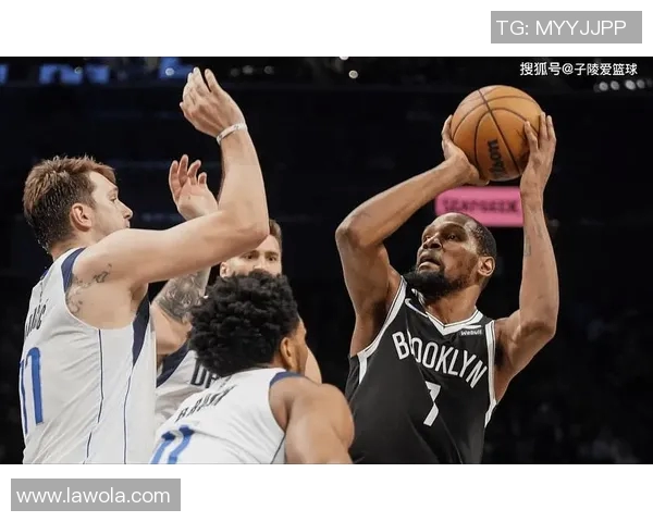 布鲁克林篮网与勇士队激战正酣谁能在这场对决中笑到最后