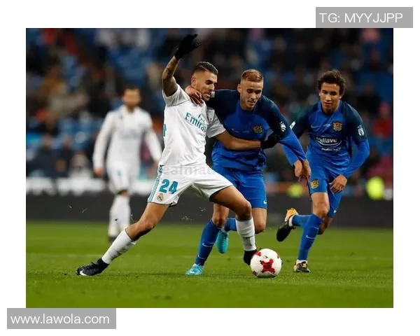 富恩拉夫与穆尔西亚的精彩对决揭示足球战术与团队合作的重要性