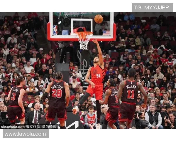 16NBA快船对决劲敌全力以赴争夺季后赛席位的精彩战役