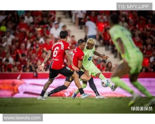 利物浦与巴萨巅峰对决高清图集展现精彩瞬间与激情时刻